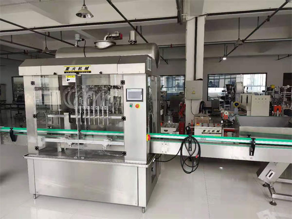 辣椒醬灌裝機(jī)-多功能化辣椒醬灌裝機(jī)生產(chǎn)線設(shè)備車間圖