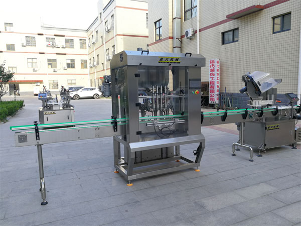 辣椒醬灌裝機(jī)-多功能化辣椒醬灌裝機(jī)生產(chǎn)線設(shè)備車間圖