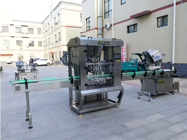 智能化黃豆醬灌裝機設(shè)備車間圖