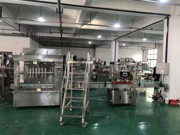 全自動醬料灌裝機成套設(shè)備圖