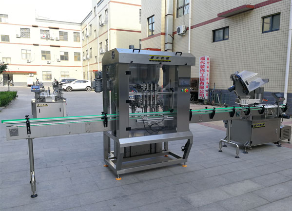 辣椒醬灌裝機-辣椒醬自動灌裝機車間圖