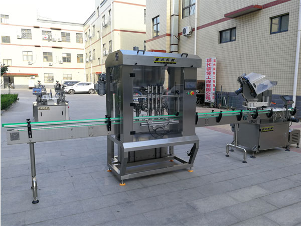 辣椒醬灌裝機-多功能化辣椒醬灌裝機生產(chǎn)線設備車間圖