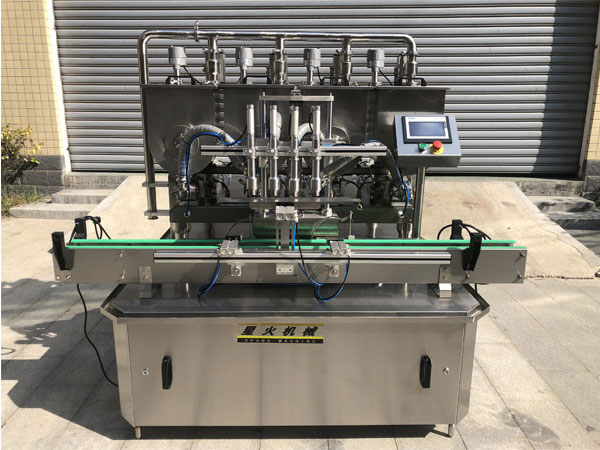 醬料灌裝機(jī)設(shè)備車間圖