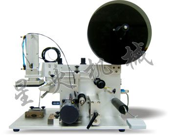 半自動氣動貼標(biāo)機(jī)