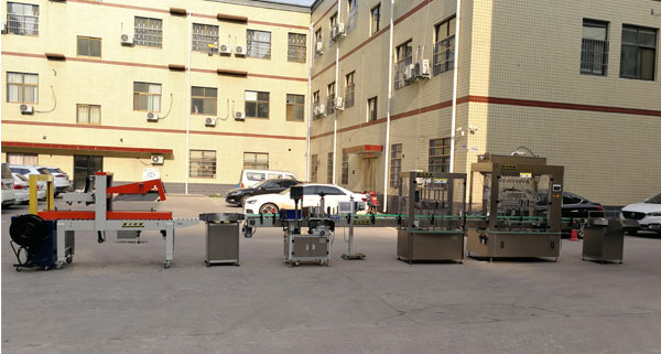 大型香辣醬設(shè)備生產(chǎn)線-自動(dòng)化香辣醬灌裝機(jī)設(shè)備生產(chǎn)廠家車間圖